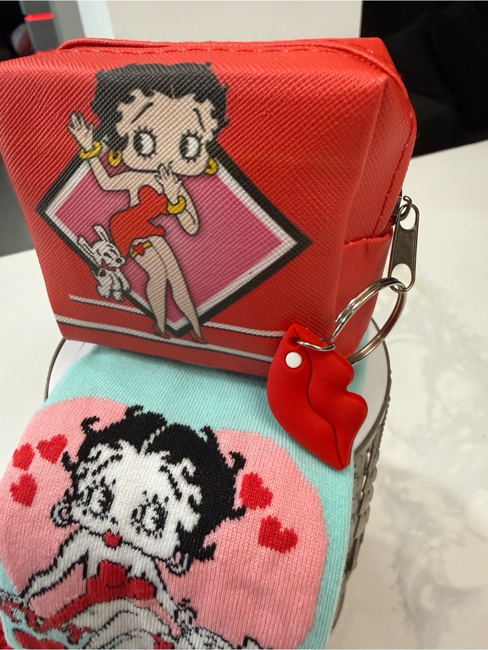 Betty Boop 3 piece set 1 Coin Pouch, cosmetic pouch and Socks, nwt - Picture 6 of 6